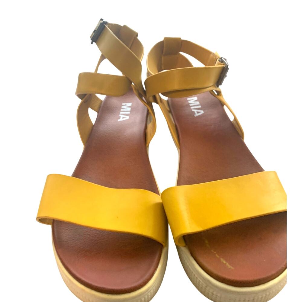 MIA YELLOW STRAPPY WEDGE BUCKLE ANKLE OPEN TOED SANDALS SIZE 9